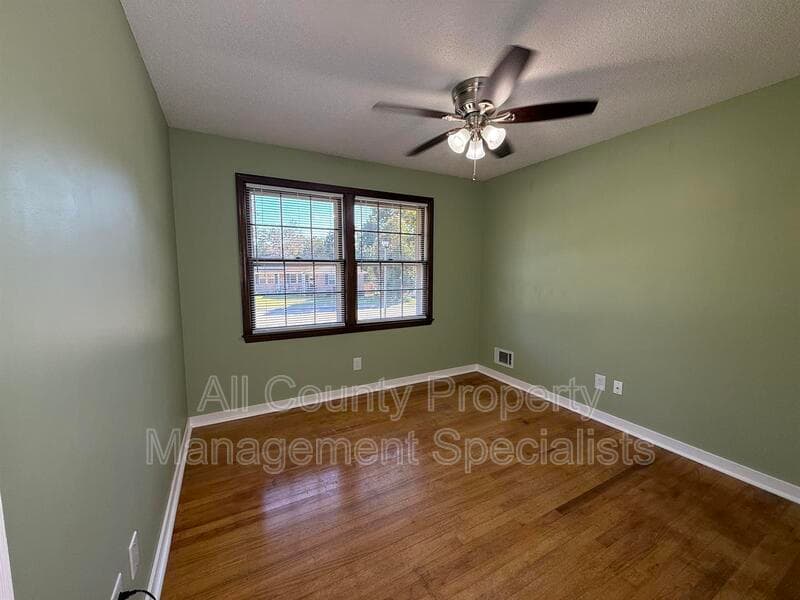 West Columbia House: 3136 Woodsen Cir