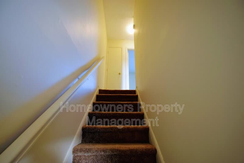 Fayetteville House: 421 Kirkcaldy Ct
