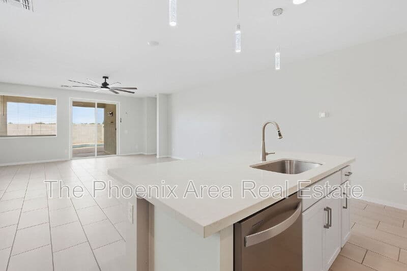 Maricopa House: 35786 W Santa Monica Ave