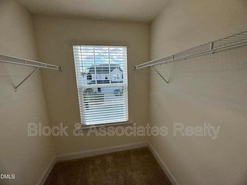 Angier House: 37 Bluebell St