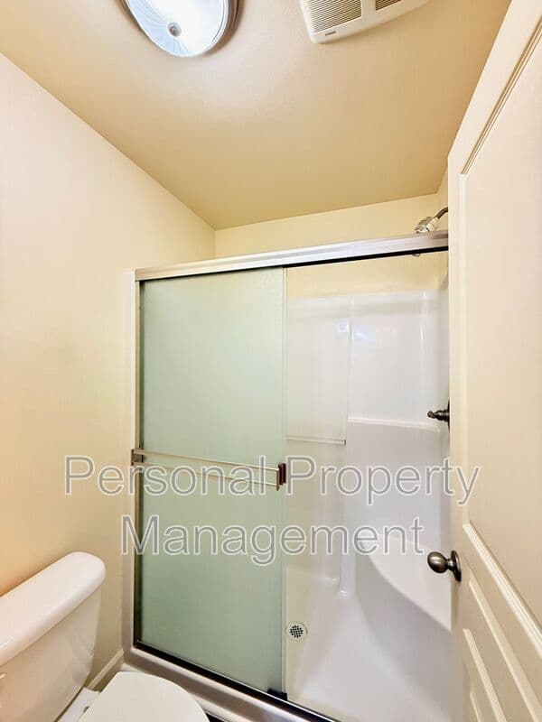 Vancouver House: 137 NW 76th St