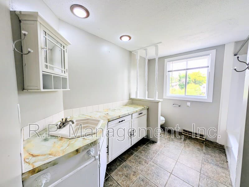 Brooklyn Park House: 7216 79th Ave N