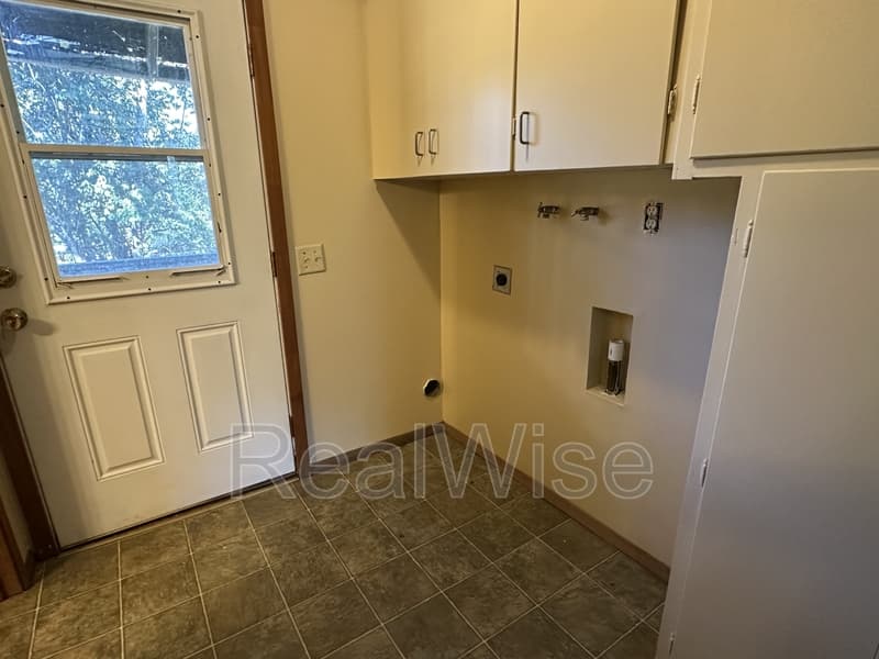 Rogue River House: 2978 E Evans Creek Rd