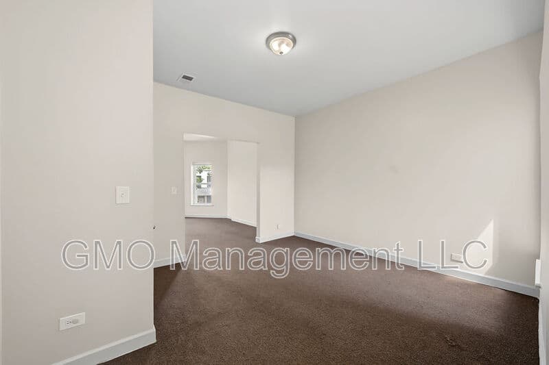 Chicago Condo: 4341 W Gladys St