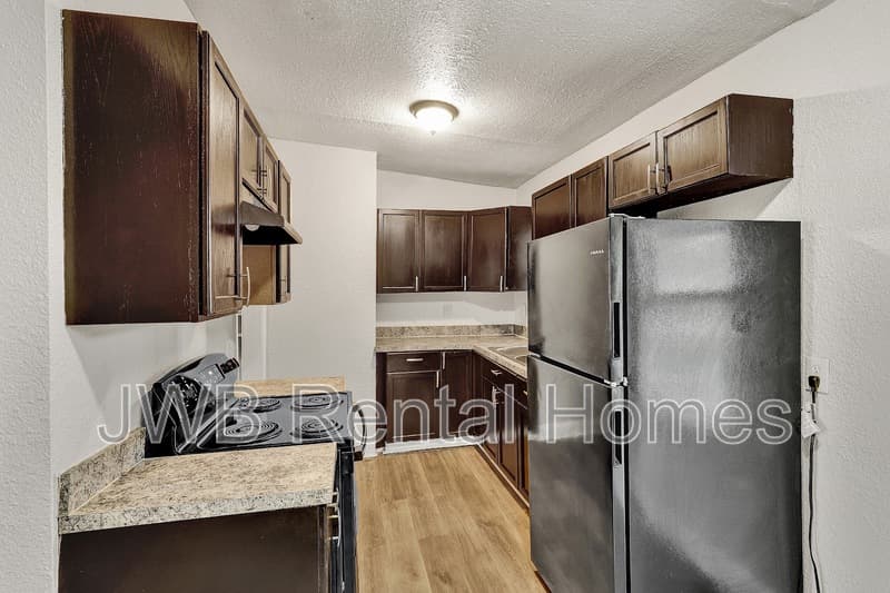 Jacksonville House: 2608 Larkspur Ave