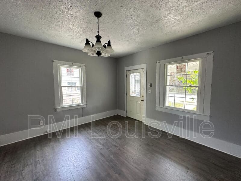 Louisville House: 3605 Larkwood Ave