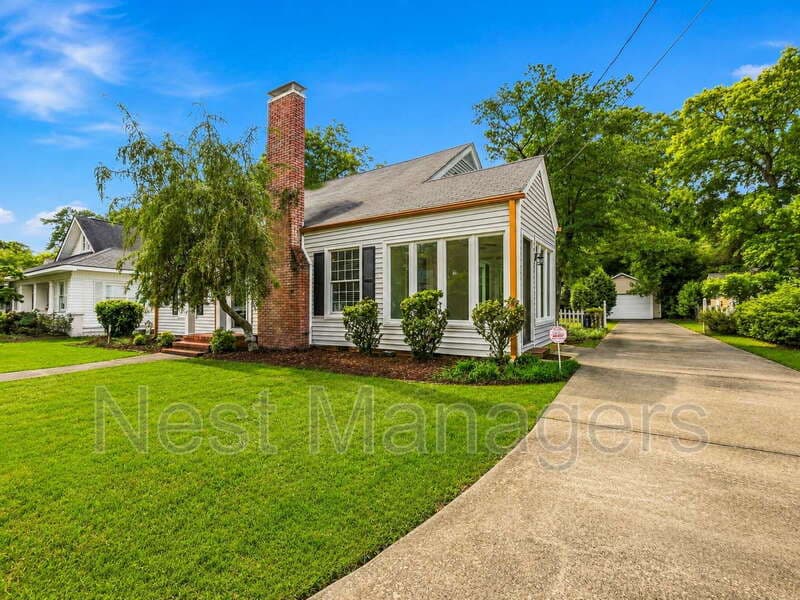 Fayetteville House: 112 Ellington Street