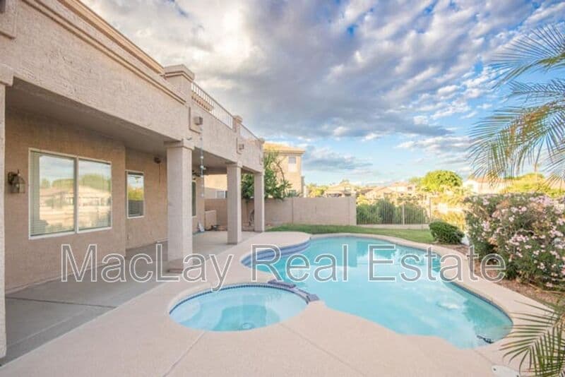 Chandler House: 3661 S Barberry Place