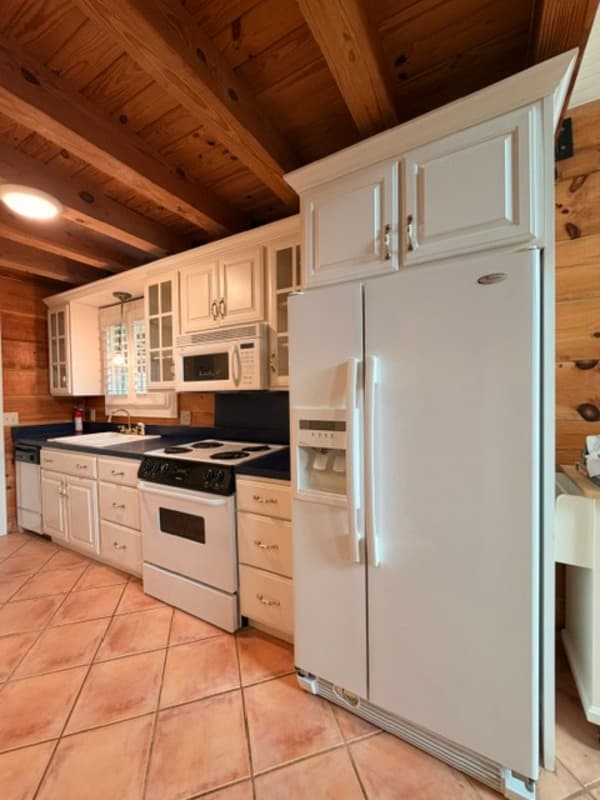Prosperity House: 127 Oak Pointe Road