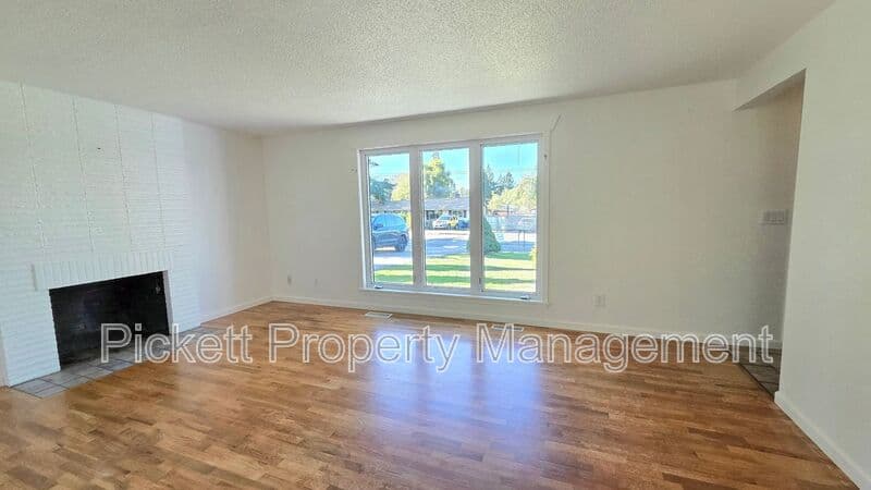 Port Orchard House: 2977 Hoover Ave SE