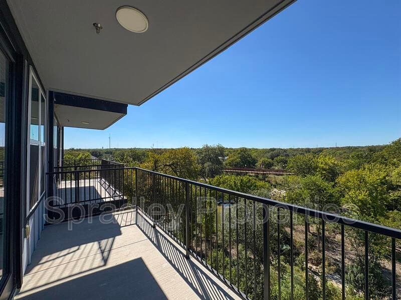 Belton Condo: 710 Shine St.