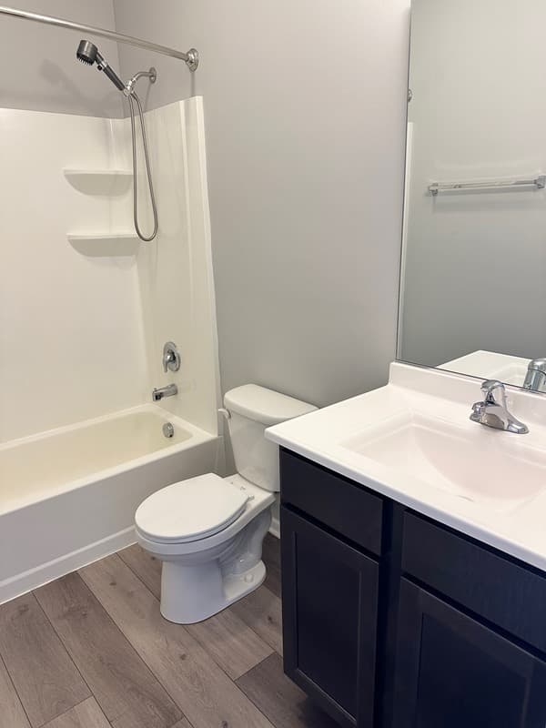East Dundee Condo: 809 E Main St