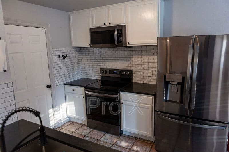 Fayetteville House: 833 S Eastview Drive