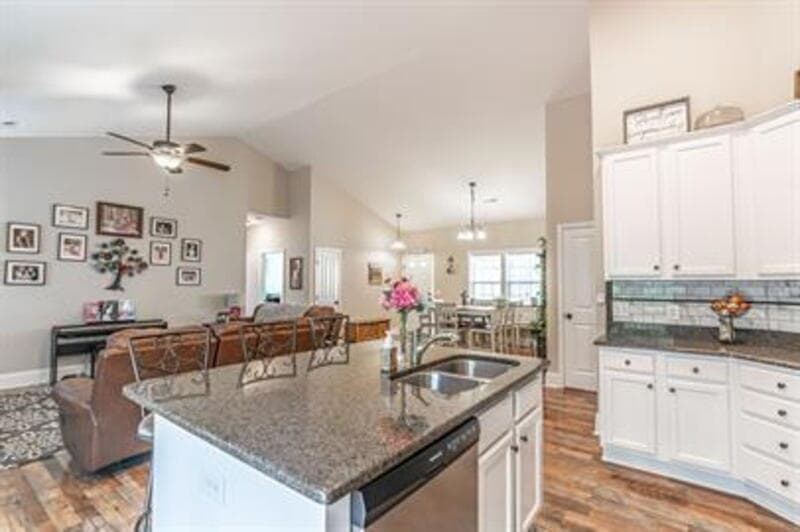 Pinehurst House: 55 Bridle Path Circle