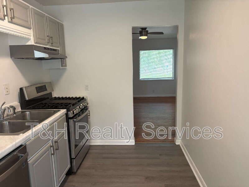 Speedway Condo: 4942 West 11th Street