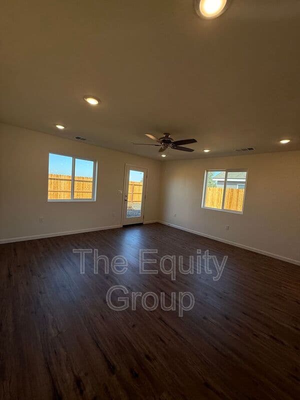 Visalia House: 30643 Marigold Road