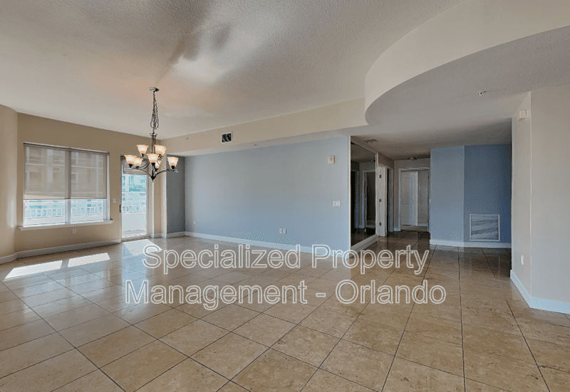 Orlando House: 100 S Eola Dr