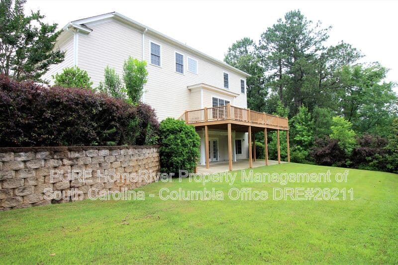Columbia House: 395 Highland Point Drive