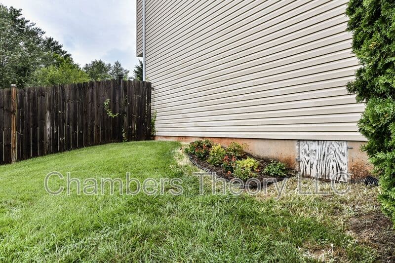 Herndon House: 1350 Shallow Ford Rd