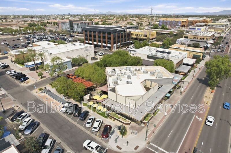 Gilbert House: 1 N Cottonwood Dr