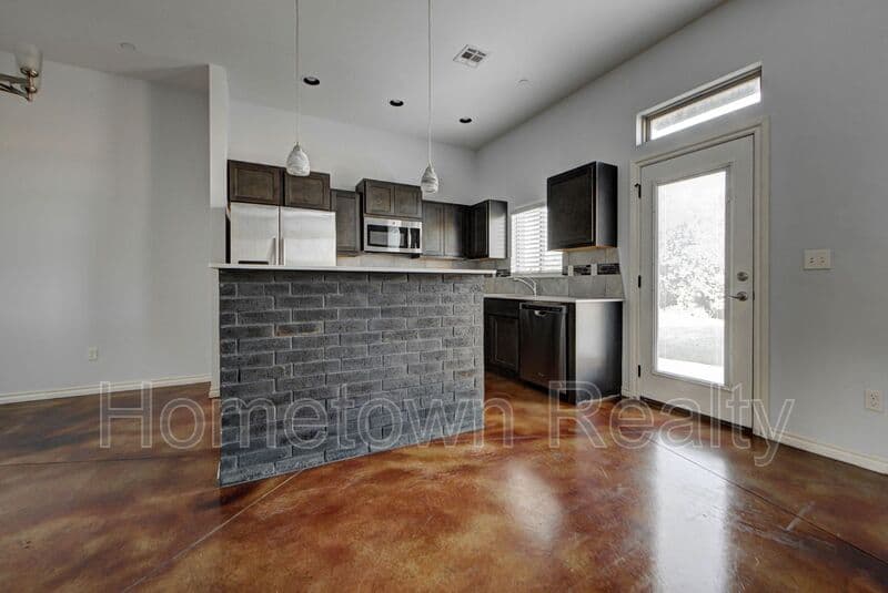 Edmond Townhome: 459 S Fretz Avenue