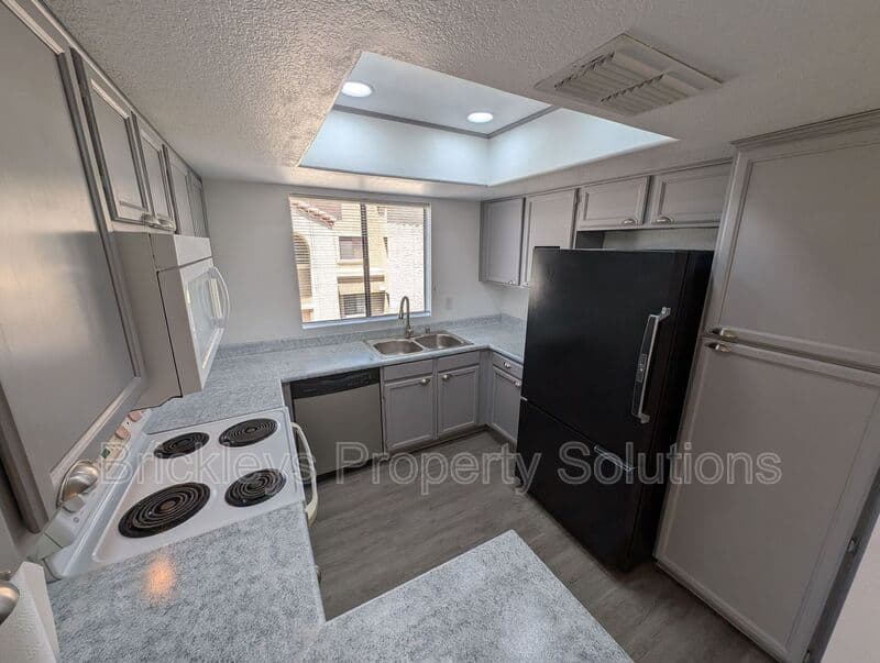 Tempe Condo: 1905 E University Dr