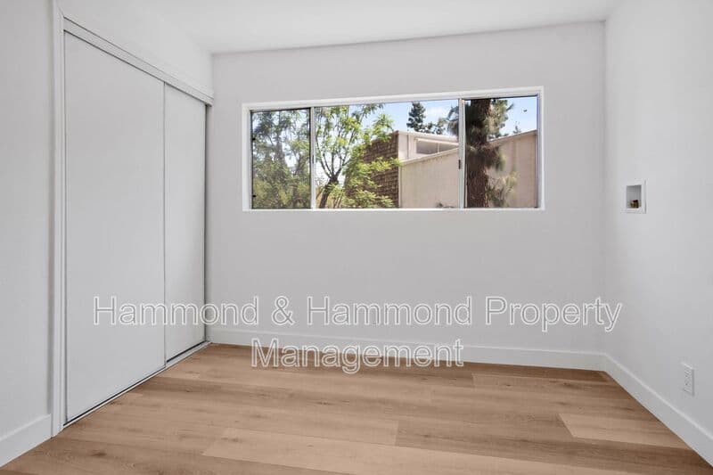 Tarzana Condo: 5700 Etiwanda Ave.