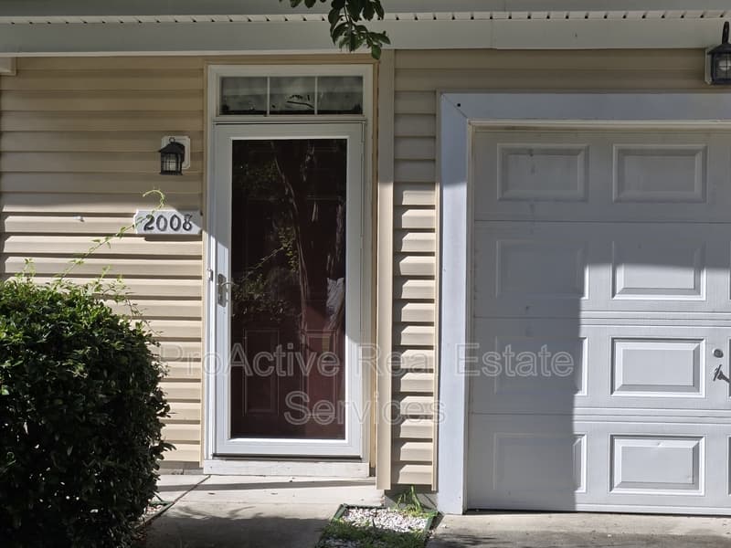 Chesapeake Condo: 2008 Paramont Ave