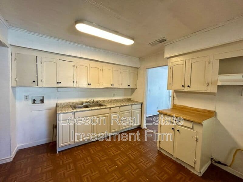 Shreveport House: 3054 Amherst St.