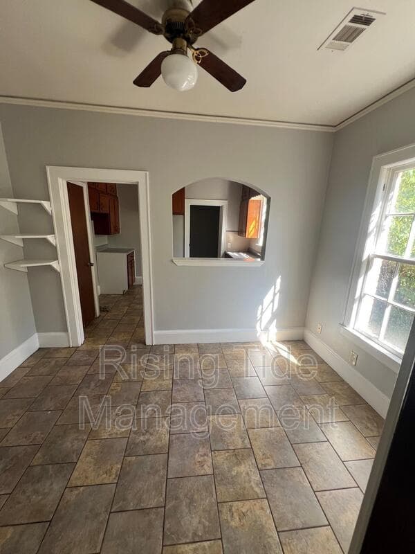 Montgomery House: 1801 Winona Ave