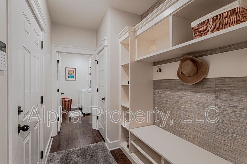 Greenville House: 14 Burl Ct