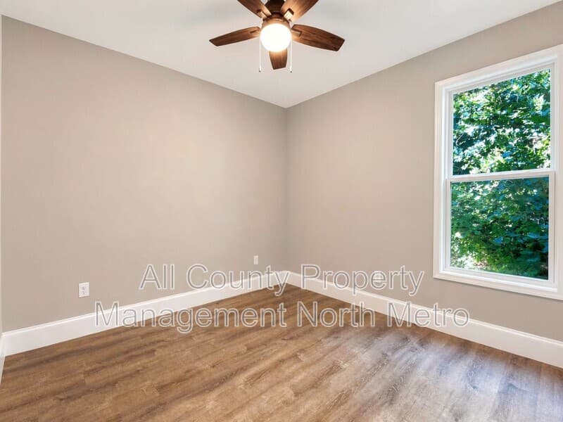 Cumming House: 5390 Valley Drive