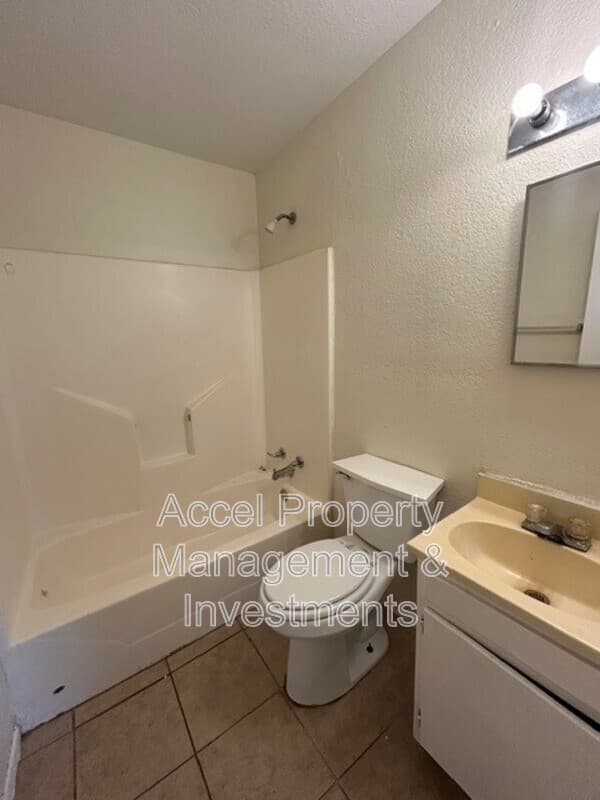 McAllen Condo: 2409 Gumwood