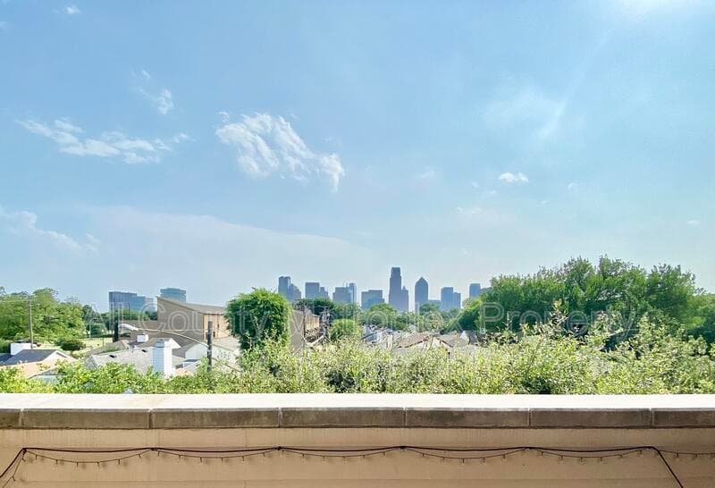 Dallas House: 1430 Pecos St