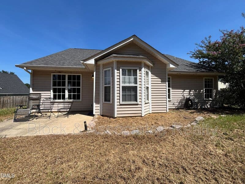 Raeford House: 337 Americana Dr
