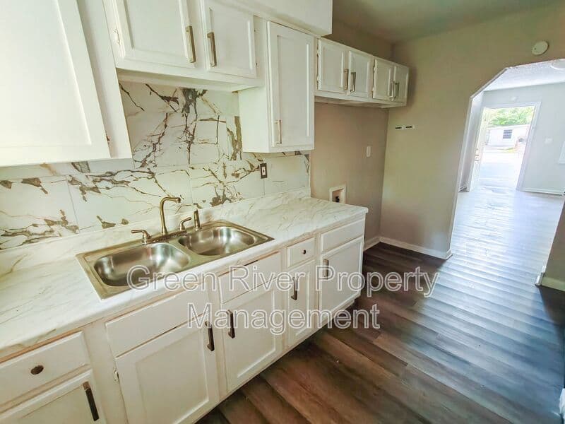 Jacksonville House: 2831 West 6th Street