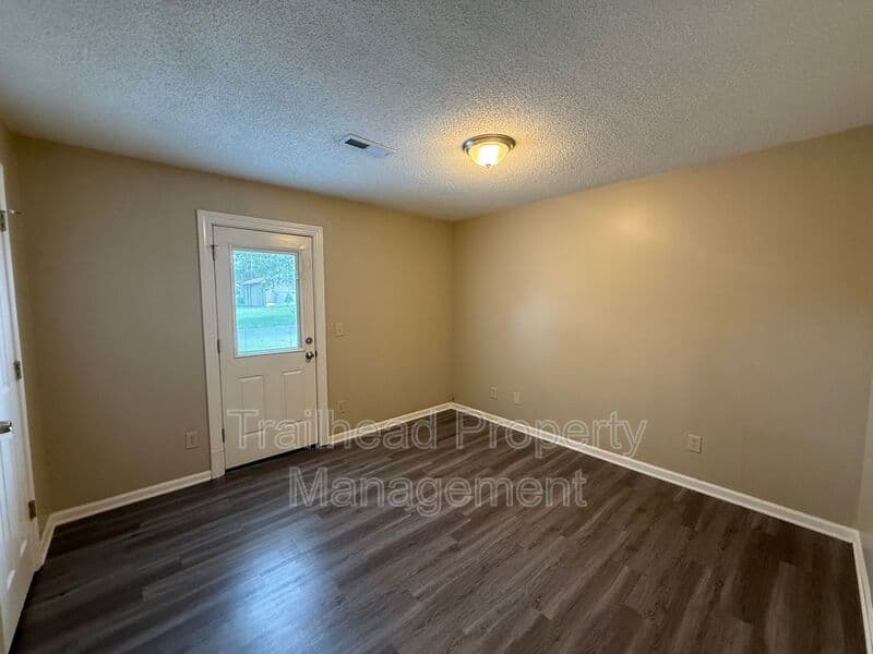 Spring Hill House: 410 W Allen St