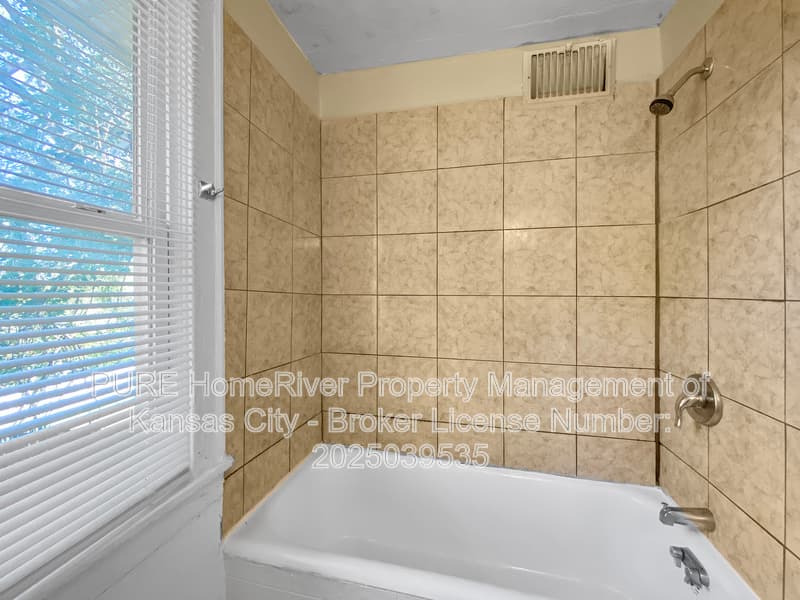 Kansas City House: 447 N Topping Ave