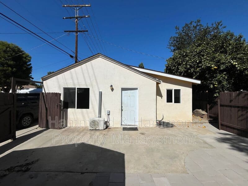 Van Nuys House: 6931 Jellico Ave.