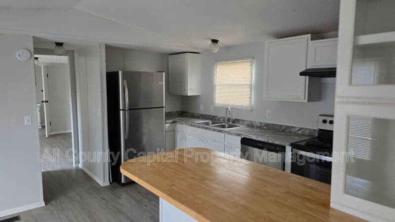 Smithville House: 1113 Colorado Dr 10