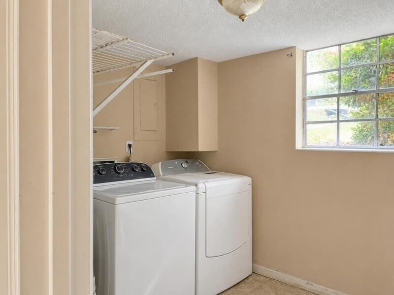 Hixson House: 1606 Lisa Lynn Dr