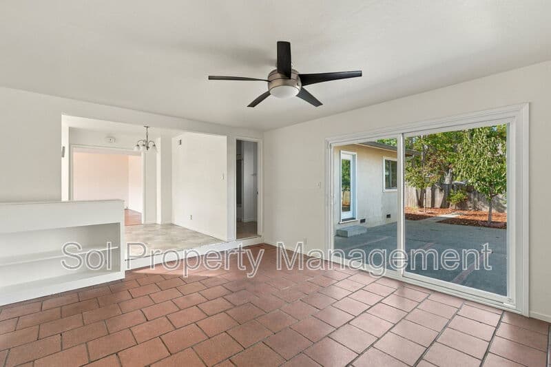 San Rafael House: 600 Tarragon Drive