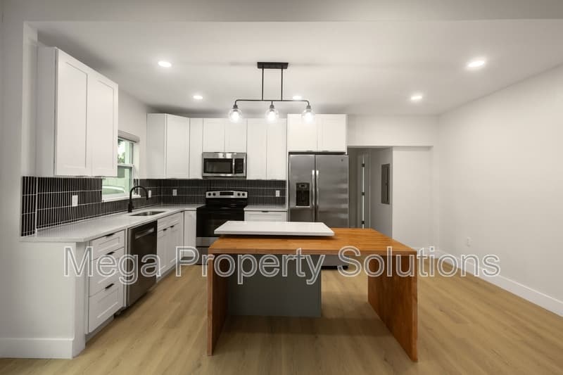 Tampa House: 910 East Osborne Avenue