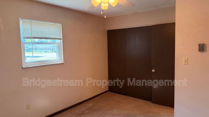 Germantown House: 40 Candlewood Ct
