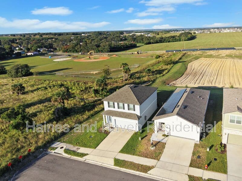 Lake Hamilton House: 2504 Peony Pl