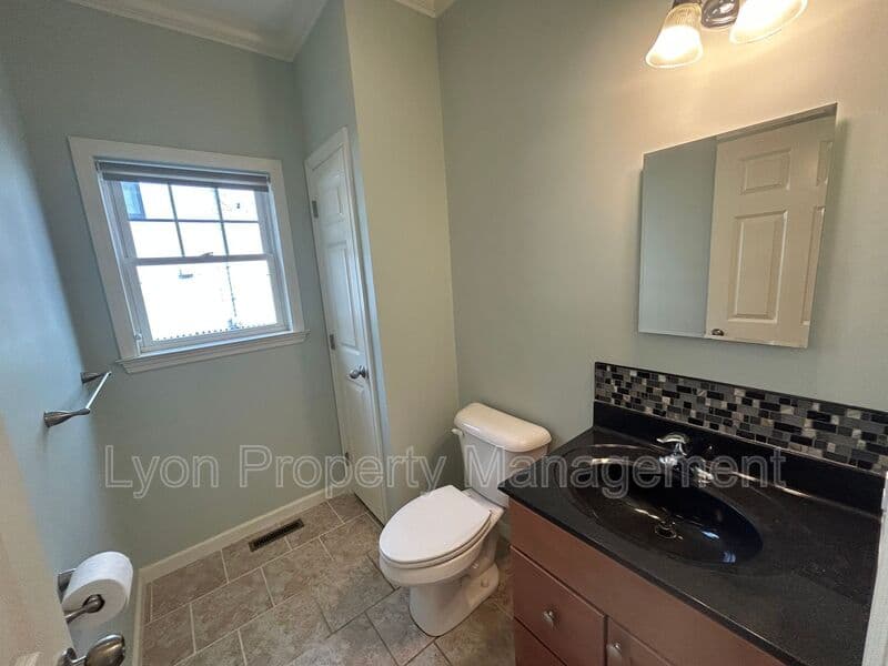 North Kingstown House: 180 Sauga Ave