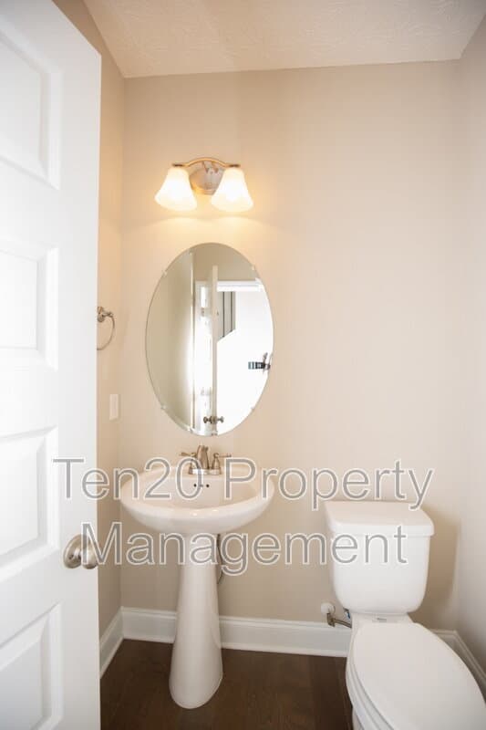 Columbus House: 6061 Townes Way