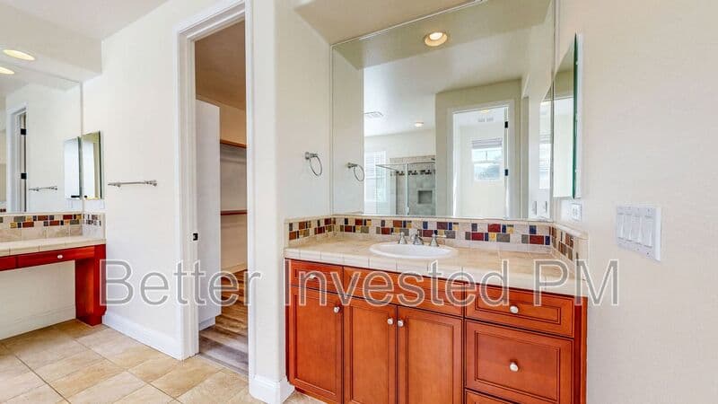 Santa Rosa House: 1363 Gordon Ln