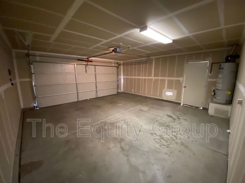 Visalia House: 1025 West Reese Ct