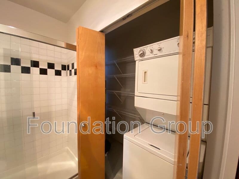Seattle House: 4038 Stone Way N